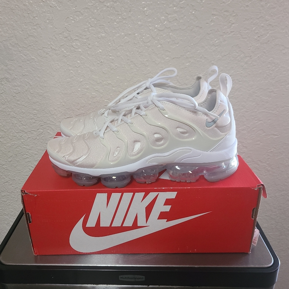NIKE AIR VAPORMAX PLUS WHITE MENS SIZE 9